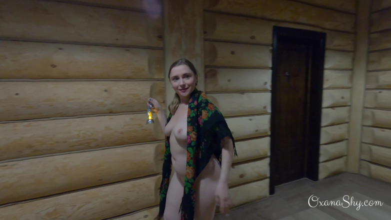 MILF Oxana: À la recherche de deux bites à sucer !