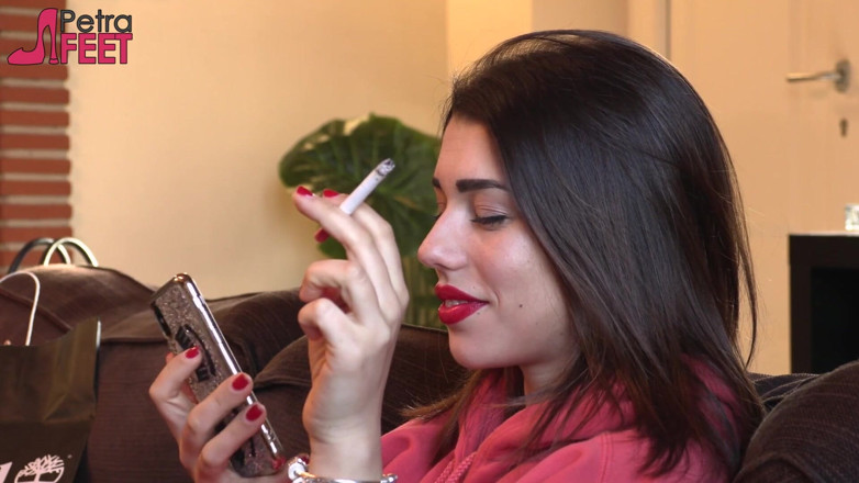 Smokin Fetish: Курение с великолепной итальянской крошкой