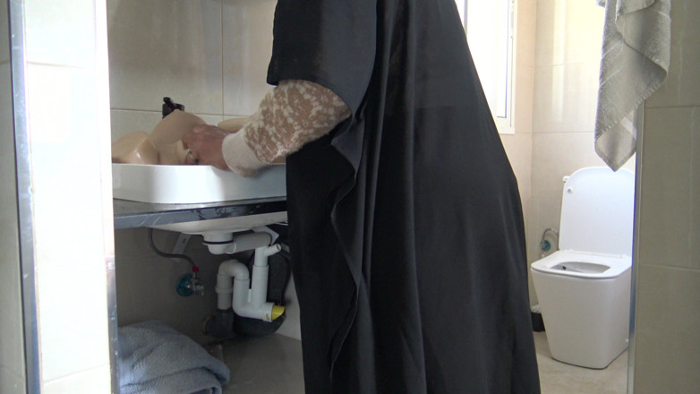 Souzan Halabi: Lesbian Arab MILF in Hijabi Washing Her Girlfriends Tight Pussy