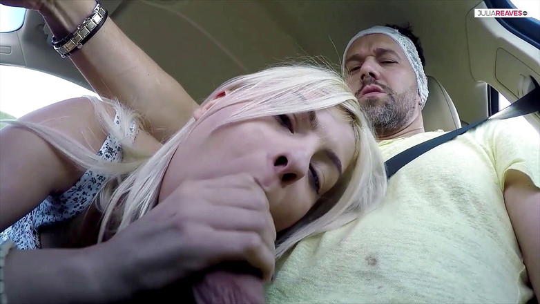 Jasmine RougeXXX: První ruce na volantu a pak ústa na ptákovi