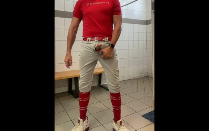 JockDad87: Buff Dilfjockdad87 Di Ruang Ganti dengan Perlengkapan Baseball