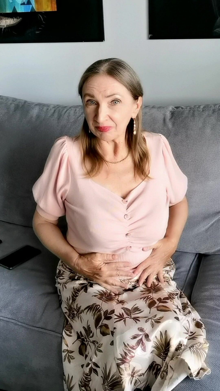 MariaOld: L'ospite heartbroken impara la passione da una seducente donna matura