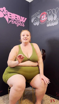 SSBBW จูลี่ จิงเจอร์ รับน้ำแตกหน้า จากคนแปลกหน้าที่กลอรี่โฮล