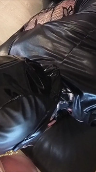 Gorgeous Arab Shemale Malika Sultana: Leather, Intense Deepthroat and No Condom Anal