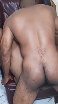 흑인 대물 자지의 의자에 따먹히는 육덕 거유녀