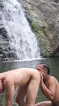 Seks gay di luar ruangan yang berujung liar
