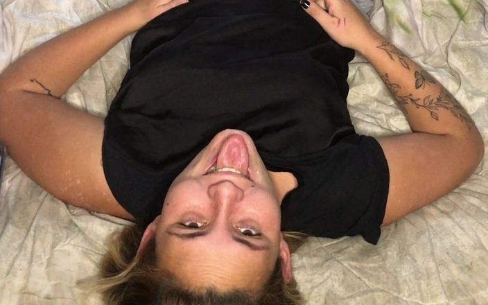 Naomi Simon: Cewek semok latina lagi asik pesta seks liar