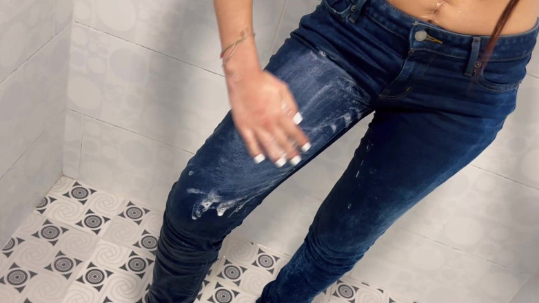 alejakink: Molhando minhas taxas no chuveiro