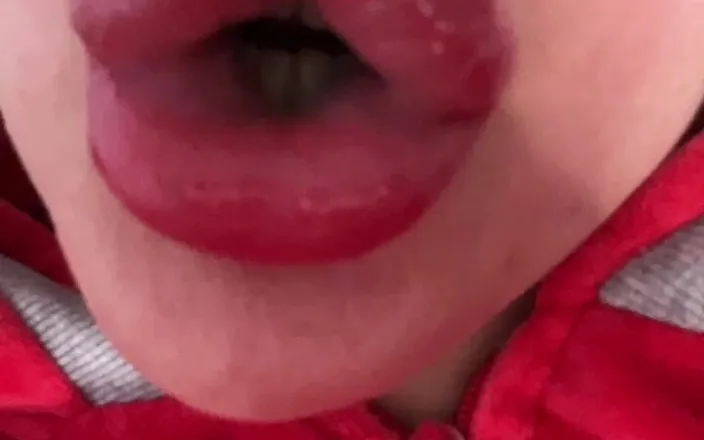 FinDom Goaldigger: Captivated by the of Big Lips and Glossy Kisses