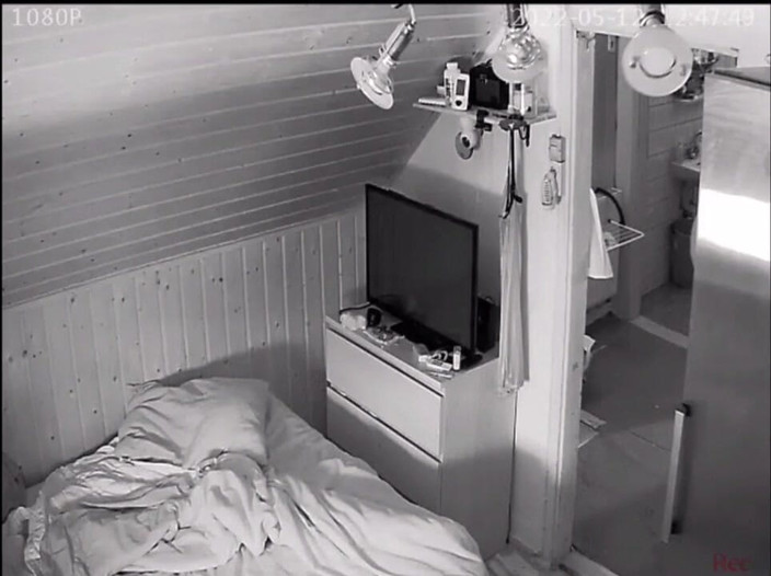 KittieNoOne: Kittienoone si doccia e si masturba