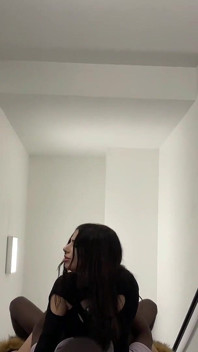 Il Goth Francese Torna per Farsi Scopare Nel Corridoio Dell'edificio!!