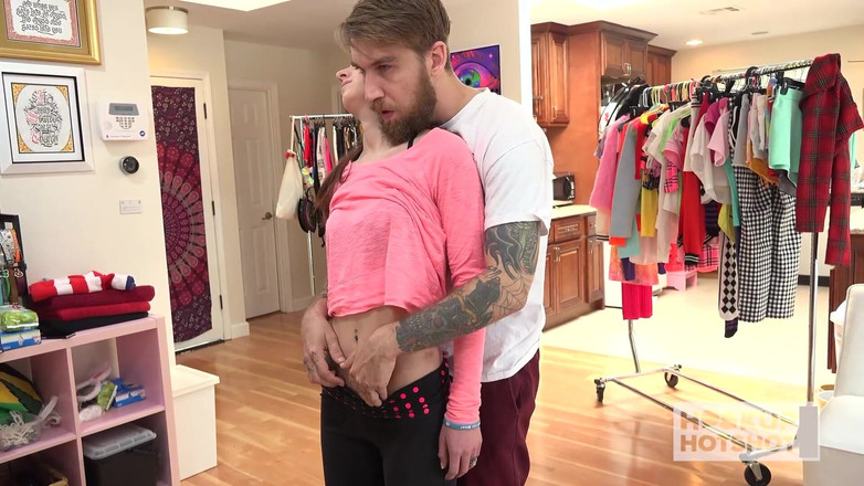 HookUp HotShot-BTS: Bts - Slutty Avery Moon Asks Bryan Gozzling for Rough Sex!