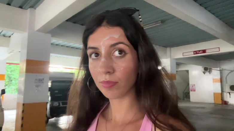 Dis Diger: Sborra sul viso in un supermercato pubblico - pompino all'aperto fetish...
