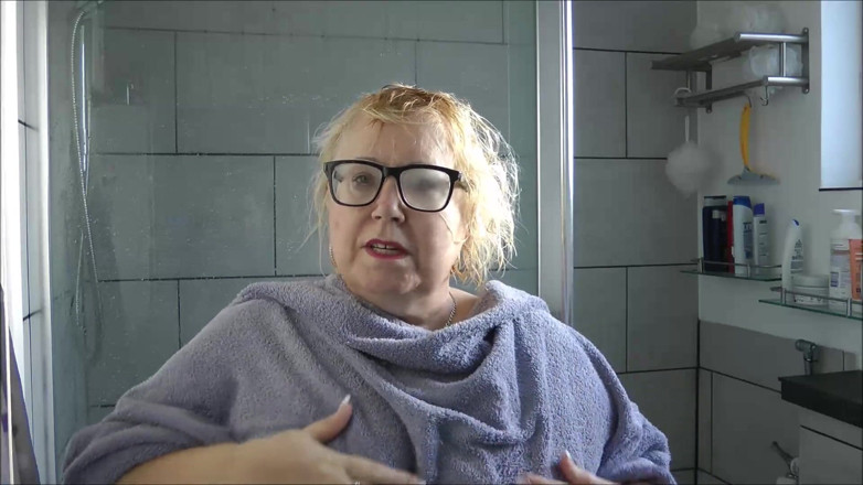 Lexie Cummings: Lexie uklízí ve sprše