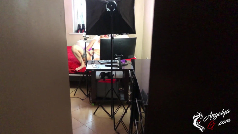 AnGelya G: Blondýnka Smyslné sání ptáka a šukání v různých pózách Dostává sperma...