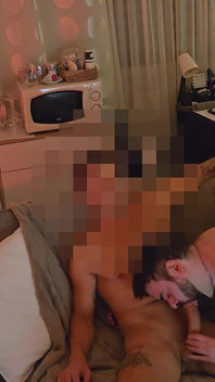 Pt 1 - hetero fit latino chlap poprvé zkouší anál a bezpečnostní agent souhlasí s sexy trojkou