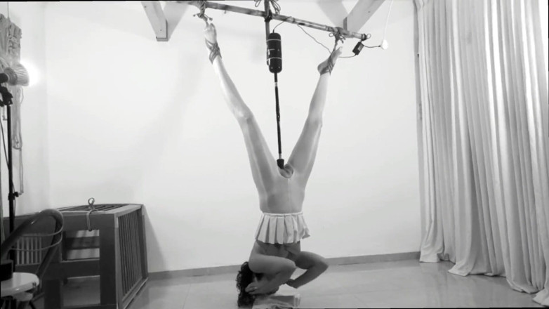 Bdsmlovers91: Benvenuti nella mia trappola di sborra 3: la macchina del sesso...