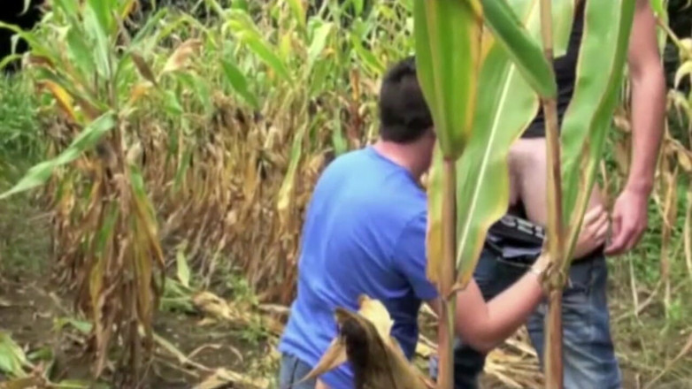 Crunch Boy: Flat boy fucked by twink in exhib outdoor