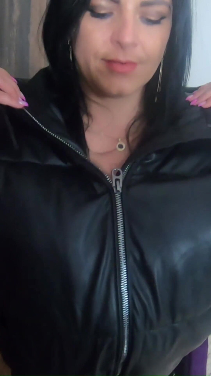 MilfyCalla: Milfycalla Gets a Lot of Cum on New Puffy Downjacket!