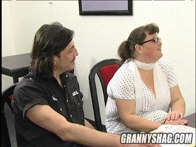 Granny Shag: L'artista scopa astratto