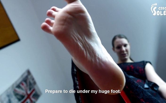 Czech Soles - foot fetish content: Menghancurkan kaki bug kecil yang mengganggu ini - kamu!