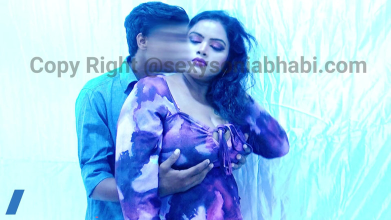 Sexwithsonia: Sonia lagi asik dan mesra-mesraan sama orang asing
