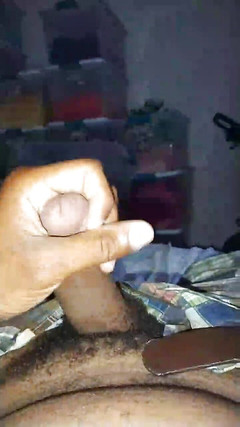 Pharoah Zeus: Masturbándome en casa de un amigo y corriéndose duro hasta...