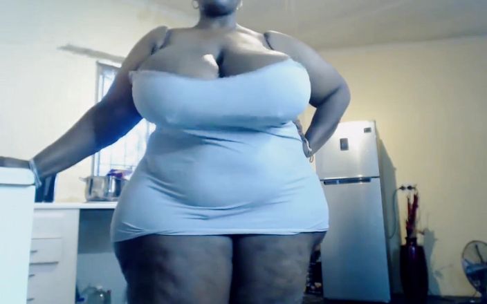 Big beautiful BBC sluts: घर में अकेले निचोड़ते हुए मेरे विशाल स्तनों का दूध निकालना