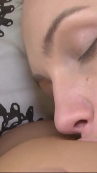 Sladké dívky Sarah Cute a Veronica Clark začínají divoce