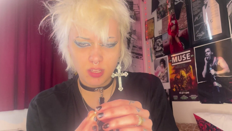 Glitterqueen1999: 2 крошечных мужчины в мой смузи! Великаншка глотает