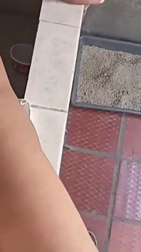Vecinul meu vrea cu adevărat să mă fută, îi îndeplinesc dorința. Uneori trebuie să fii o curvă pentru vecinii tăi.
