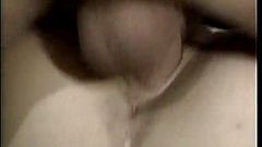 Old Good Porn: Сексуальную блондинку и брюнетку милфу жестко трахают винтажные ебари на кровати