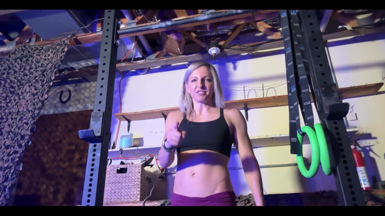 Lora Cross: Fortes pull-ups loiros