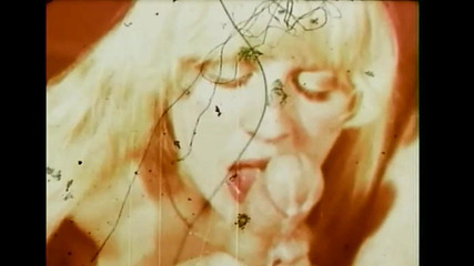 Vintage megastore: Sexy vintage blondýnka kouří