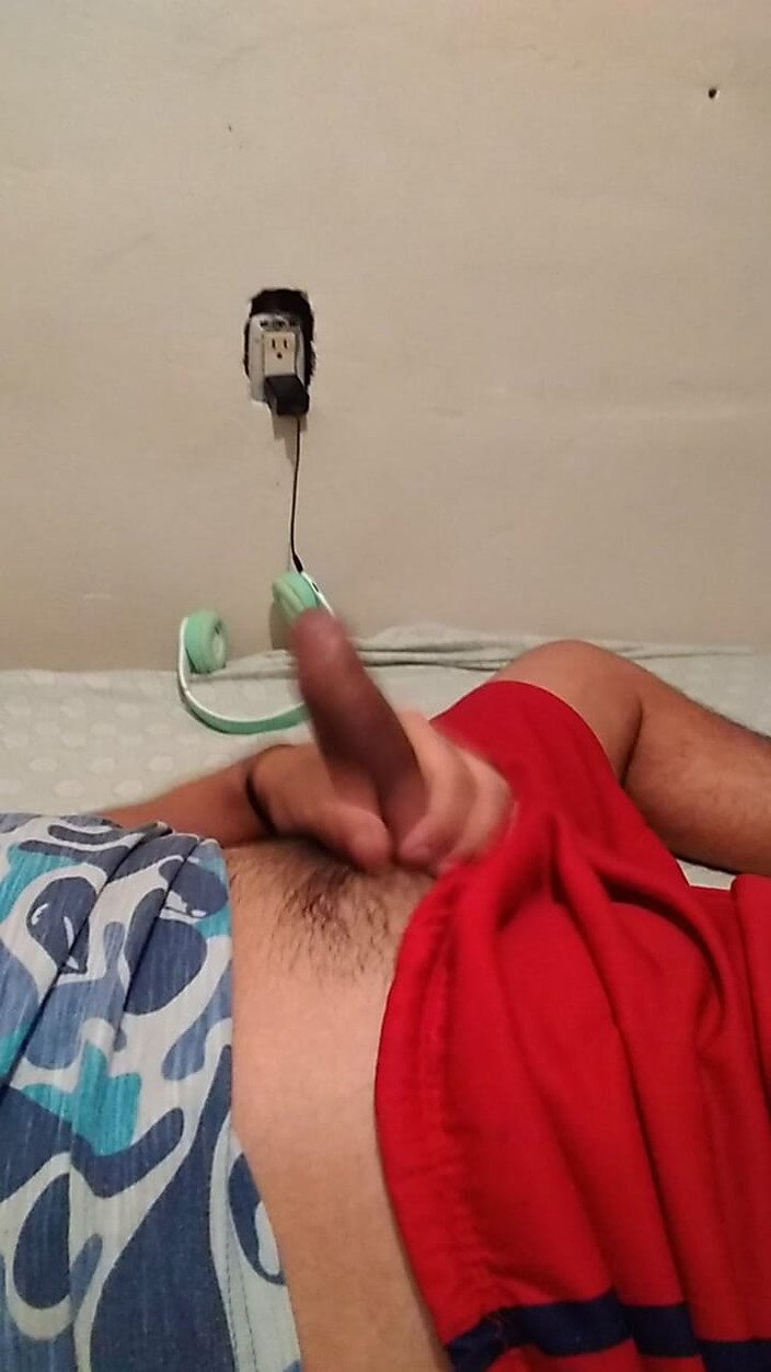 AlexAlejandro13: 침대에서 핫한 소년