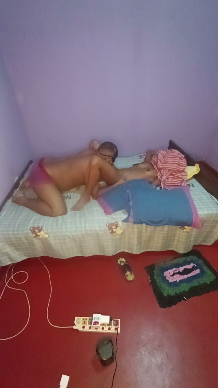FriendlyWonder22: ชั้นเรียนเตียงสองชั้นสําหรับโรงแรมลับ Rendezvous