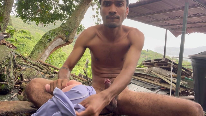 vergar4_daviid: Fodendo com meu brinquedo sexual atrás de uma casa abandonado