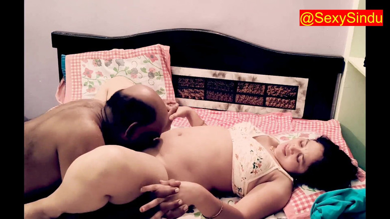 Sexy sindu: 南印度热辣阿姨与热纱丽的性爱视频
