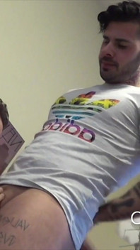 2171 Трахнутые пареньки с Tatoos на Бойд для порно кастинга