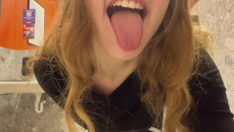 Inga lillypop girl: Część Pierwsza: Młoda Dziwka W Publicznym Kiblu