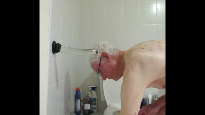 bigears: 9 इंच के ग्लास लंड की सवारी क्लोज अप साइड व्यू