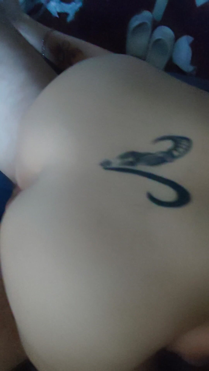 JelaiBora: セクシーなセルビア人ミルフが本物のカウガールのように私のチンコを襲う