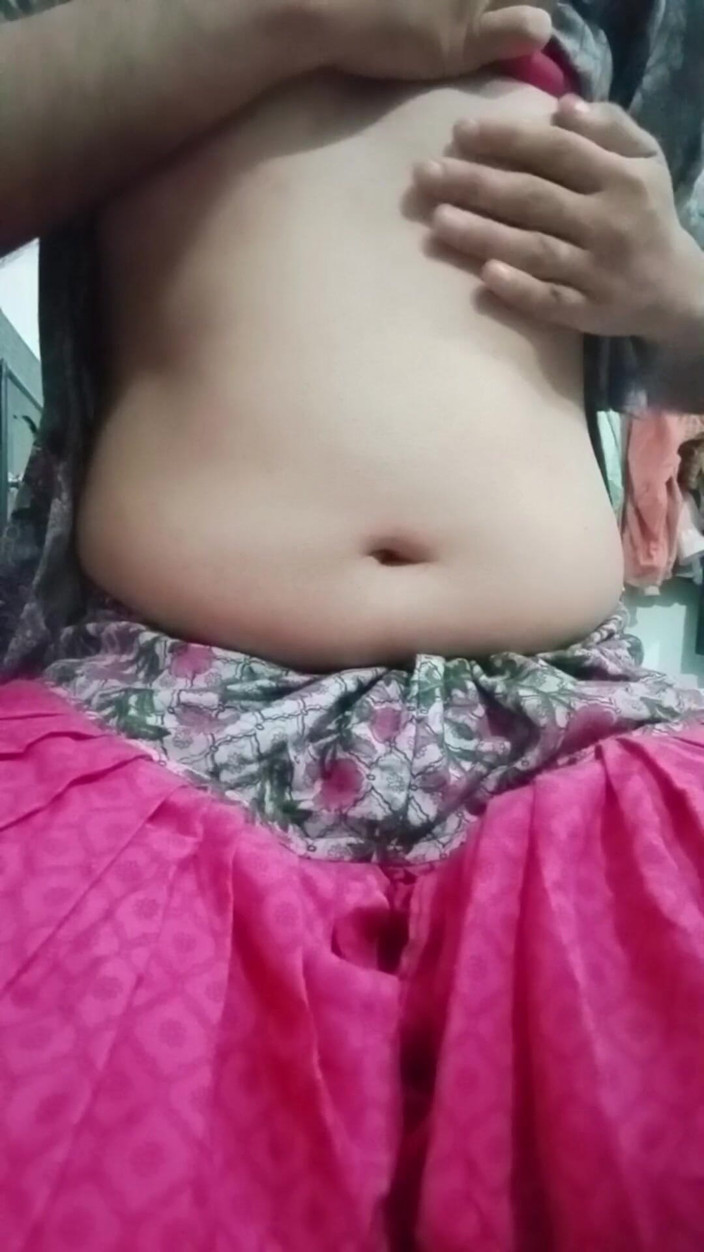 Gaurisissy: India gay crossdresser Gaurisissy lucy como una ama de casa...