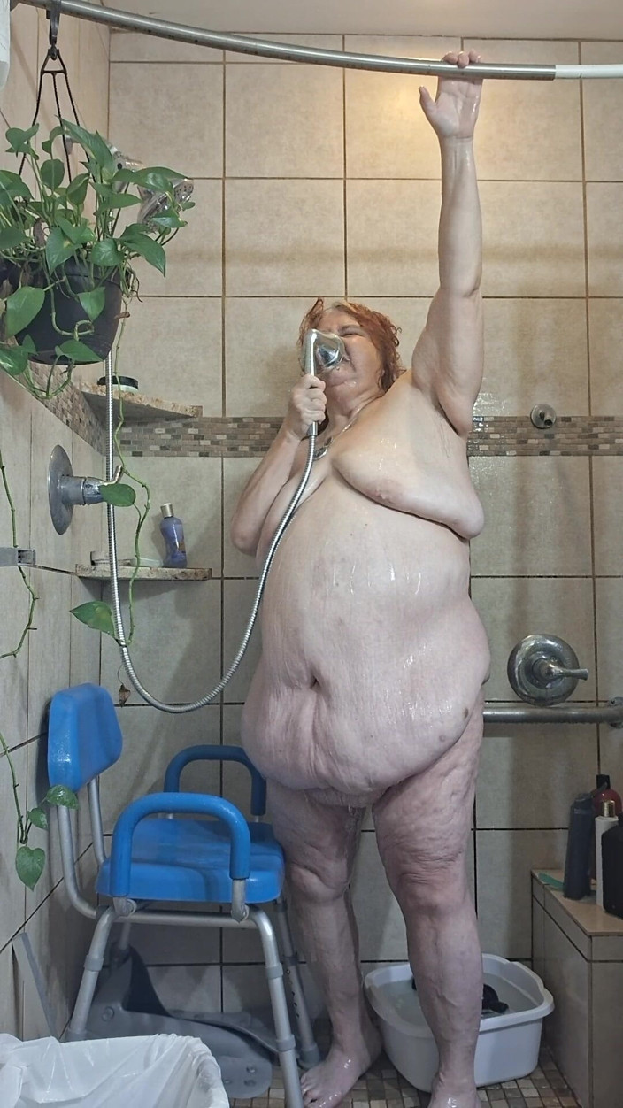 BBW nurse Vicki adventures with friends: ¡la Enfermera De Gran Belleza Vicki Es Sudorosa Y Tiene...