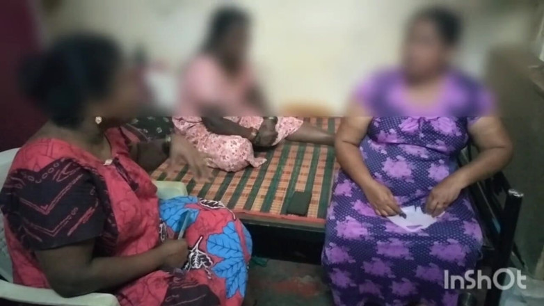 Tamil lesbian: スリーおばさんホットディスカッション