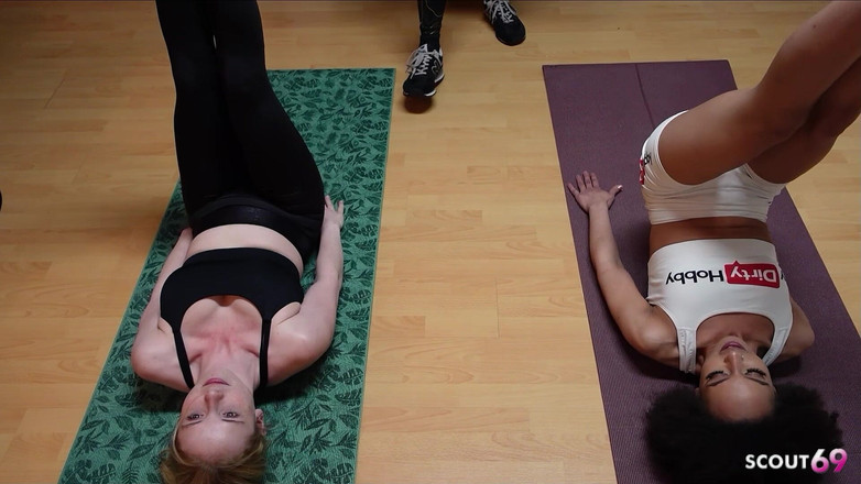 Scout69: Dünnes deutsches ebenholz und rothaariges mädchen verführt ihren yoga-trainer zu...