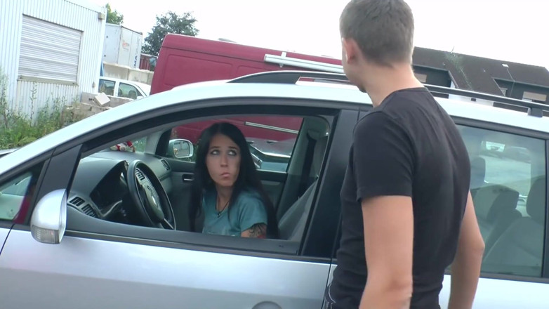 German amateur - 100% German hardcore videos: Morena tatuada gostosa é fodida no carro