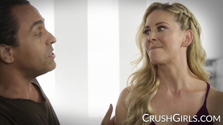 Crush Girls: Cherie Deville und ihre stieftochter Honey gold werden frech