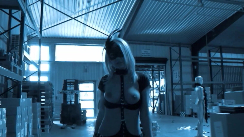 German BDSM MMV: जर्मन वर्चस्व दृश्य - कामुक गियर में सुनहरे बालों वाली