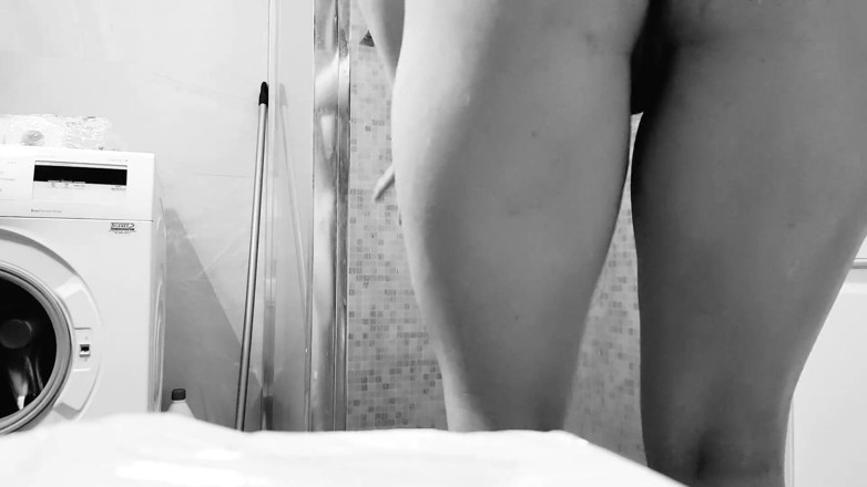 Katherine Squirt: Teen Is Filmed How She Shave Pussy and Do Shower,...